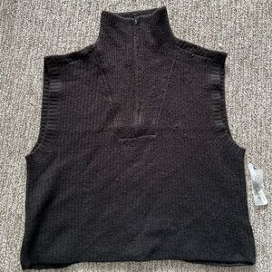 BLACK SWEATER VEST - Size L